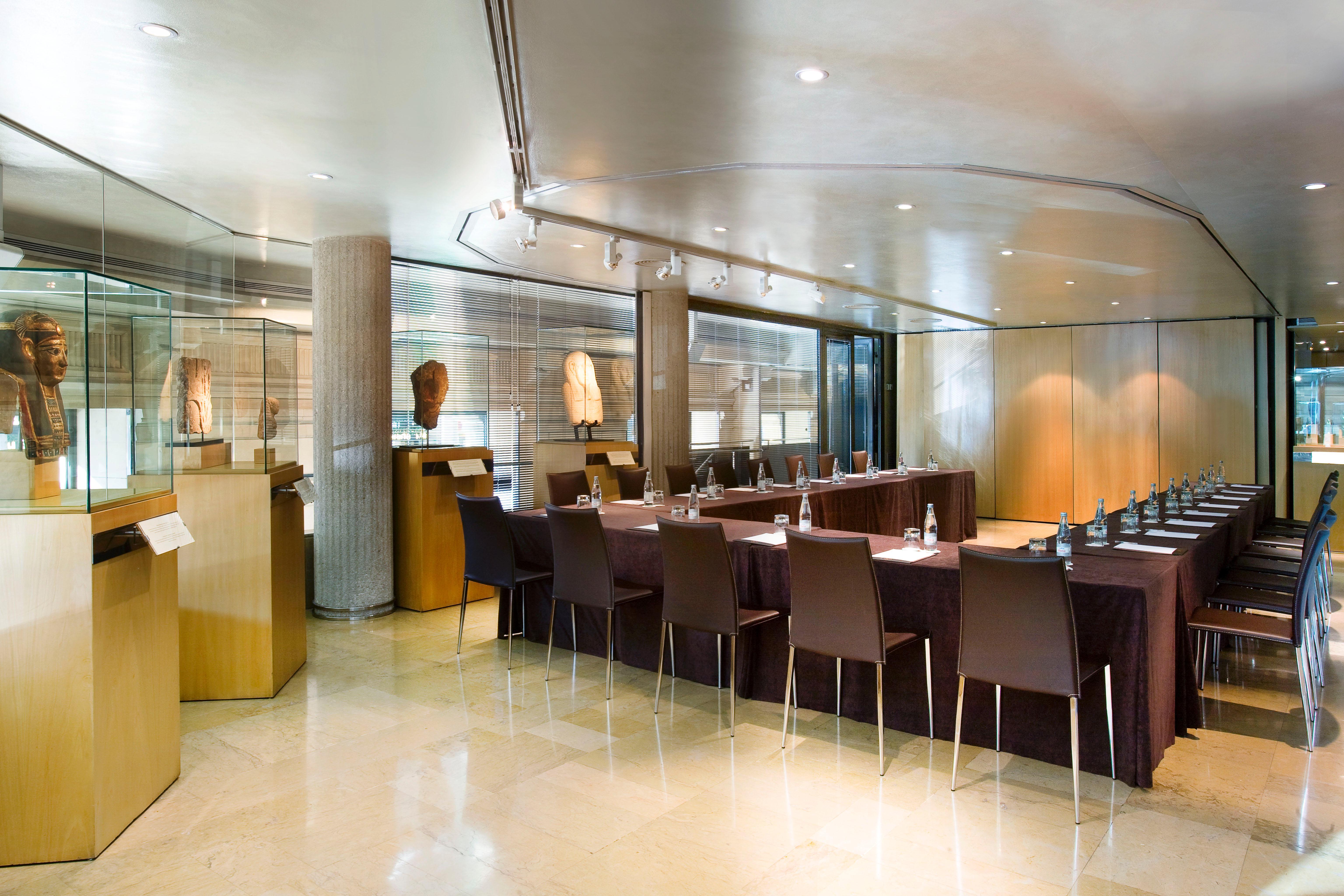 Hotel Claris & Gl, A Small Luxury Of The World