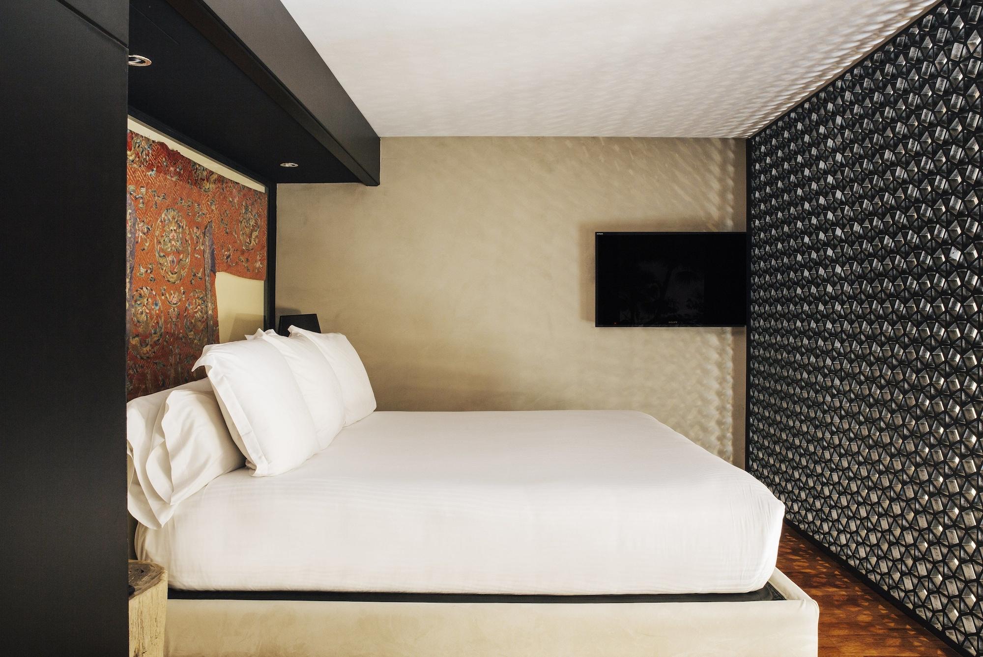 Claris & Gl, A Small Luxury Of The World Barcellona